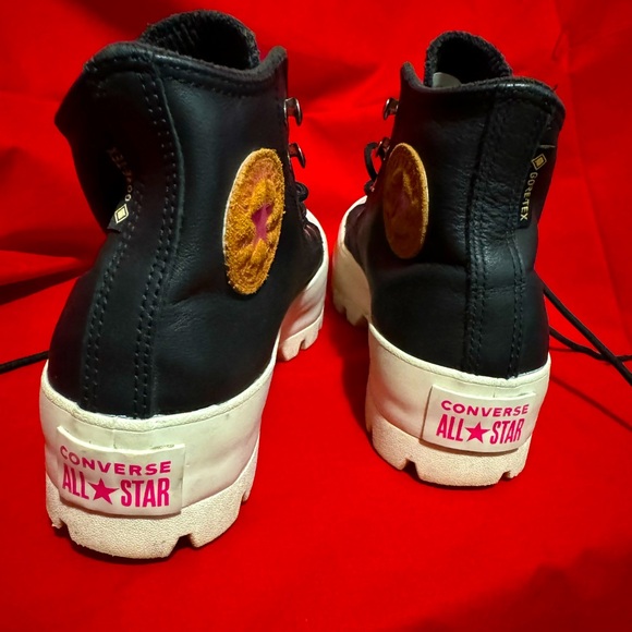 ⭐️CONVERSE GORTEX size 8 US women’s EXCELLENT condition!✨ AWESOME⭐️ - Picture 2 of 7